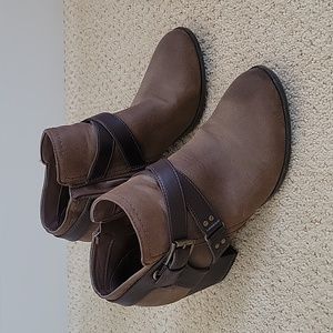 Brown ankle boots size 7.5